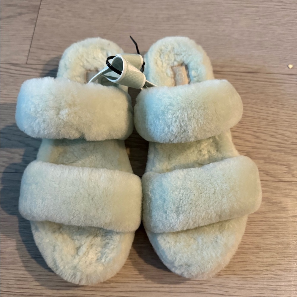 Ugg fuzz yeah strappy Slipper slide sheepskin Sherpa Fuzzy Warm Sandal Size 8